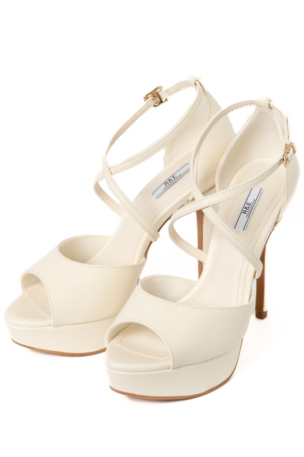 R&E クロスストラップピンヒールサンダル(アイボリー-S)