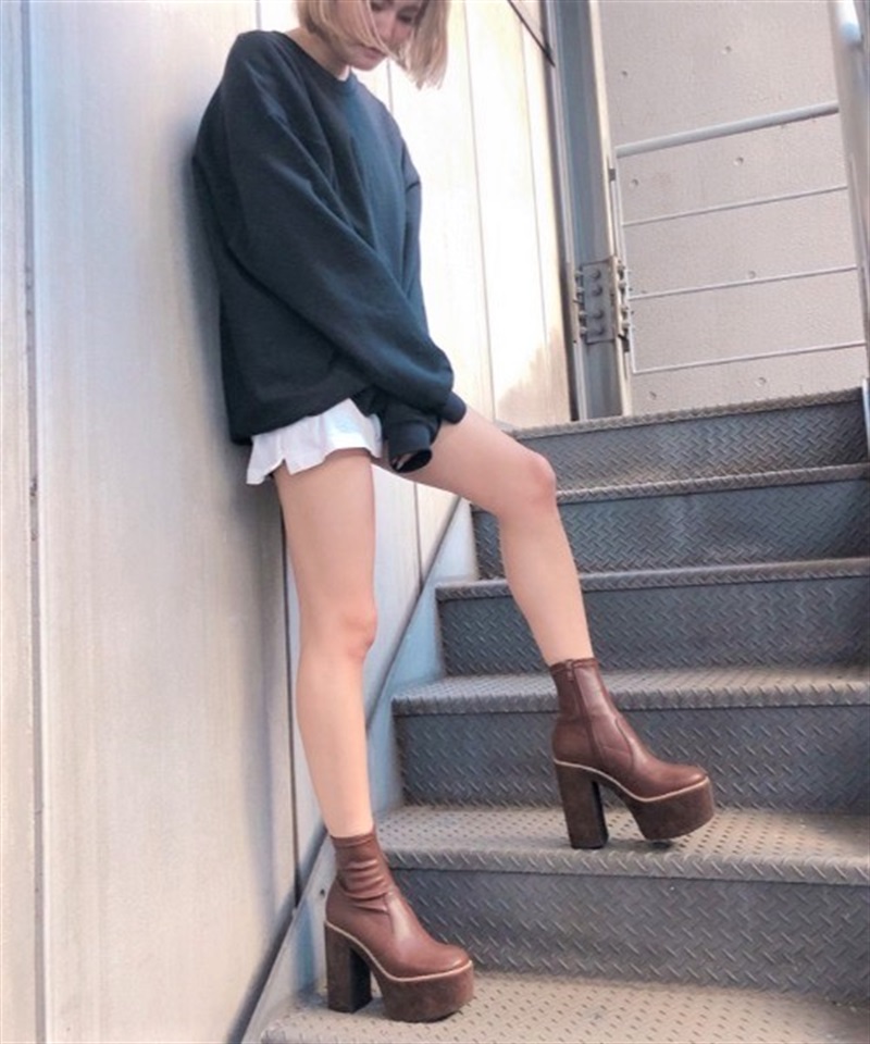 R&E 厚底ショートブーツ
