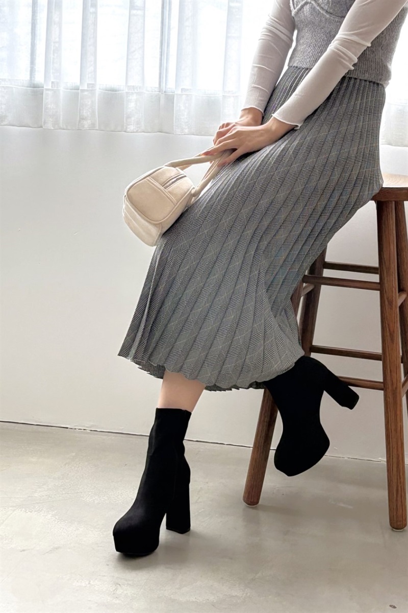 R&E プラットフォームシックヒールショートブーツ